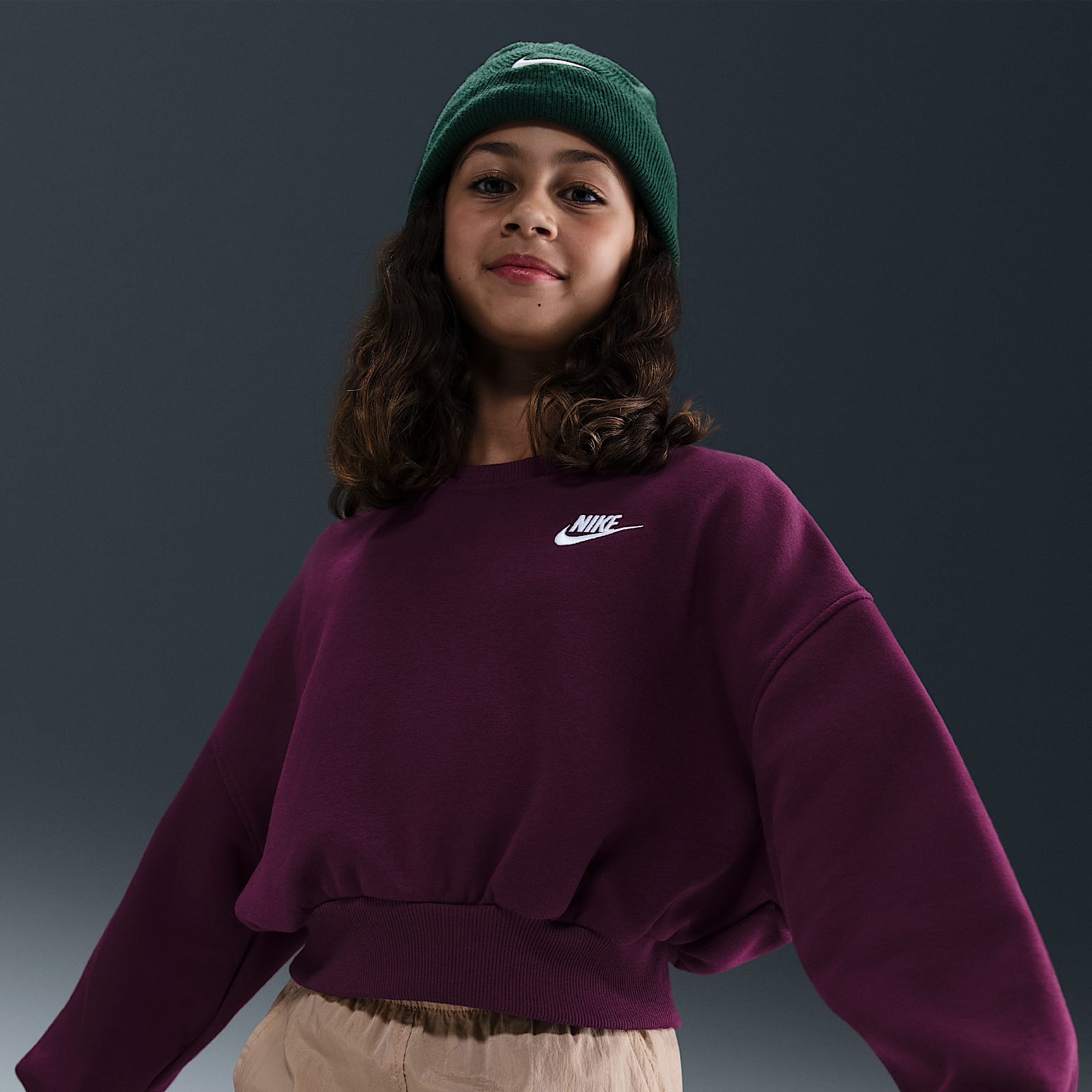 Nike Sportswear Club Fleece Girls' Boxy Crew-Neck Sweatshirt. Nike SI